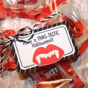 Fang-tastic Halloween treat tag