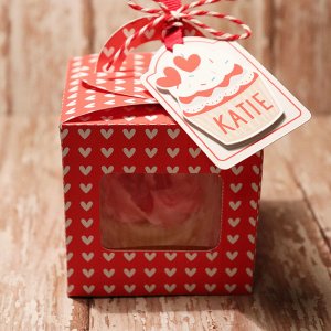 Cupcake treat box with tag