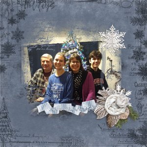 2022-family-christmas-photo